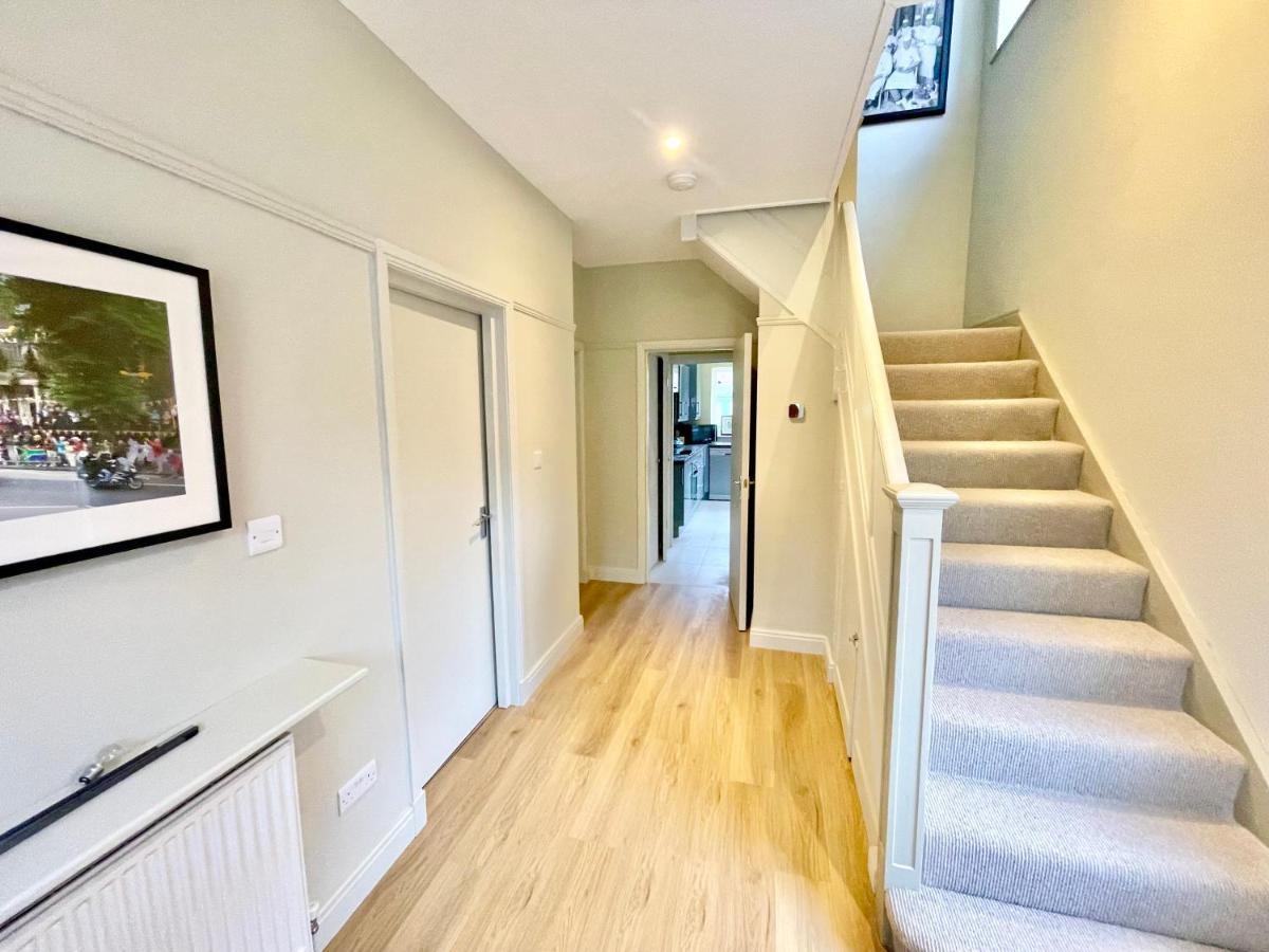 Central Townhouse With Free Off Road Parking And Garden York Eksteriør billede