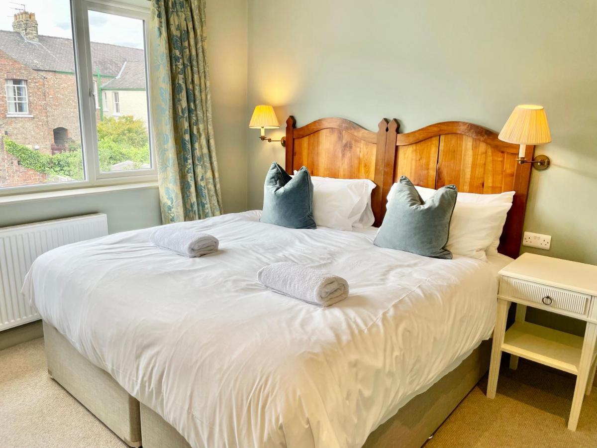 Central Townhouse With Free Off Road Parking And Garden York Eksteriør billede