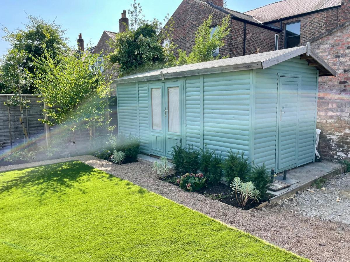 Central Townhouse With Free Off Road Parking And Garden York Eksteriør billede