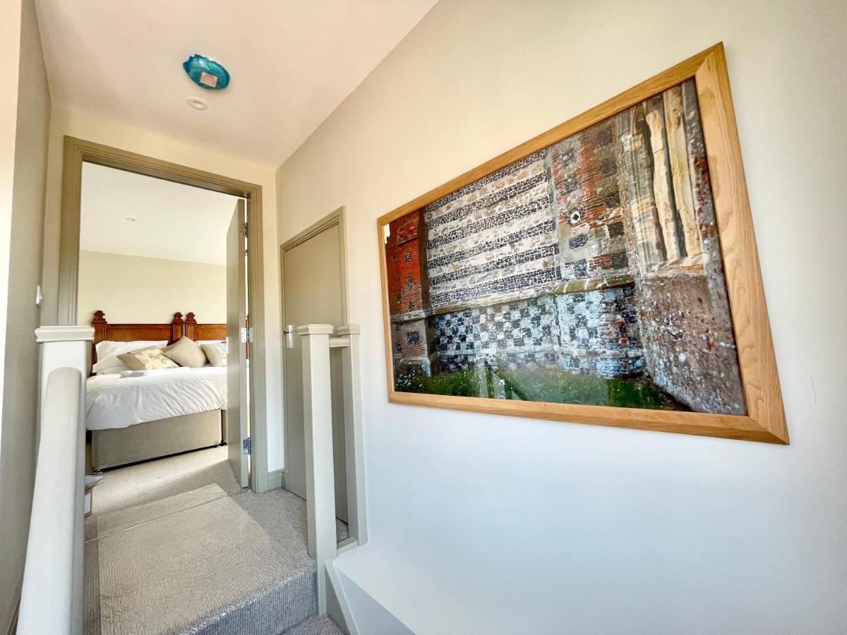 Central Townhouse With Free Off Road Parking And Garden York Eksteriør billede