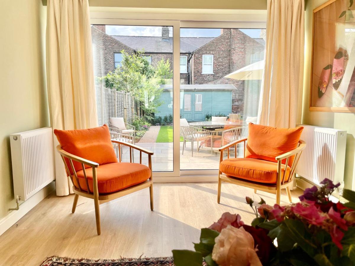 Central Townhouse With Free Off Road Parking And Garden York Eksteriør billede