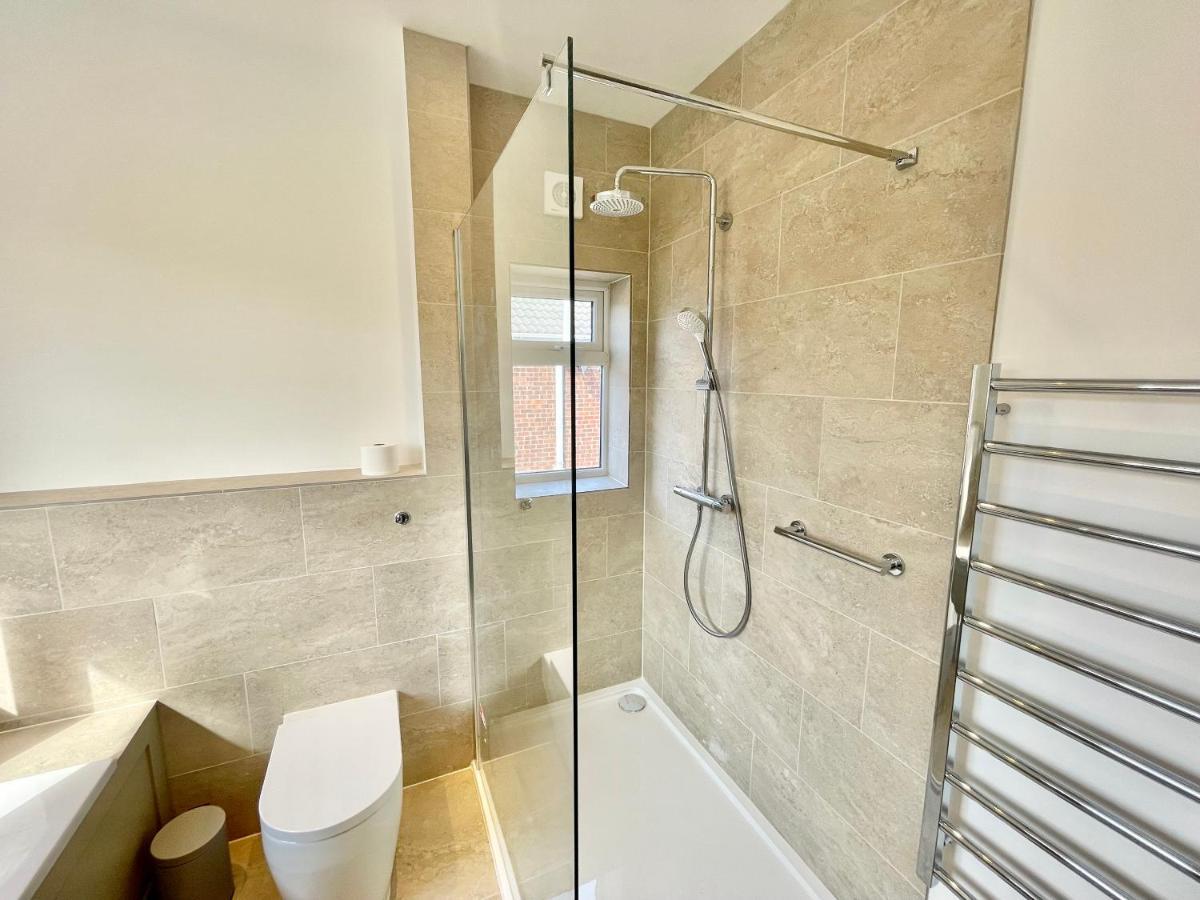 Central Townhouse With Free Off Road Parking And Garden York Eksteriør billede