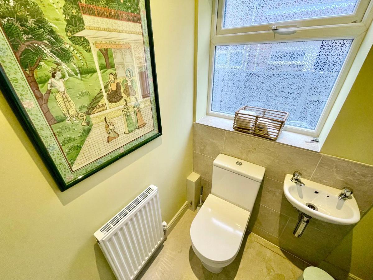 Central Townhouse With Free Off Road Parking And Garden York Eksteriør billede